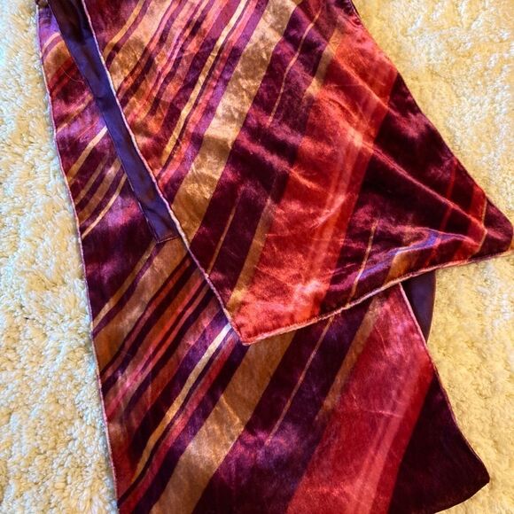 Velveteen Red Patterned Scarf - Picture 7 of 8